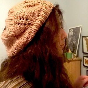 Stretchy mauve pink knitted beret